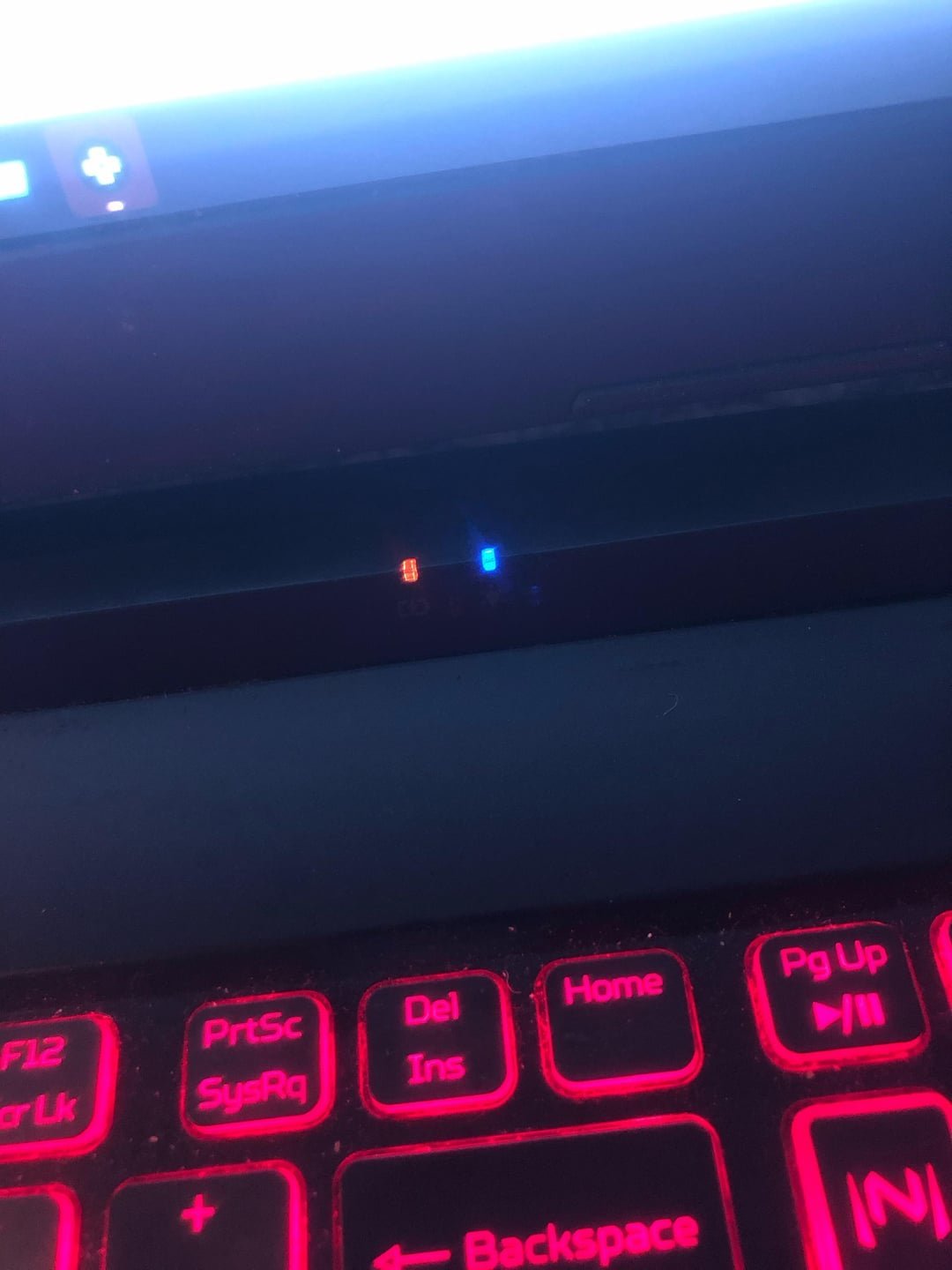 A user researching solutions for a blinking charging light on their laptop.