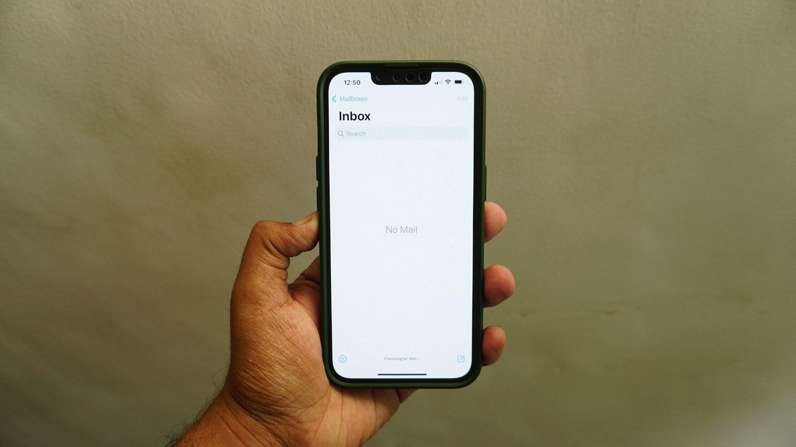 A user adjusting the fetch new data settings on an iPhone screen to fix sync.