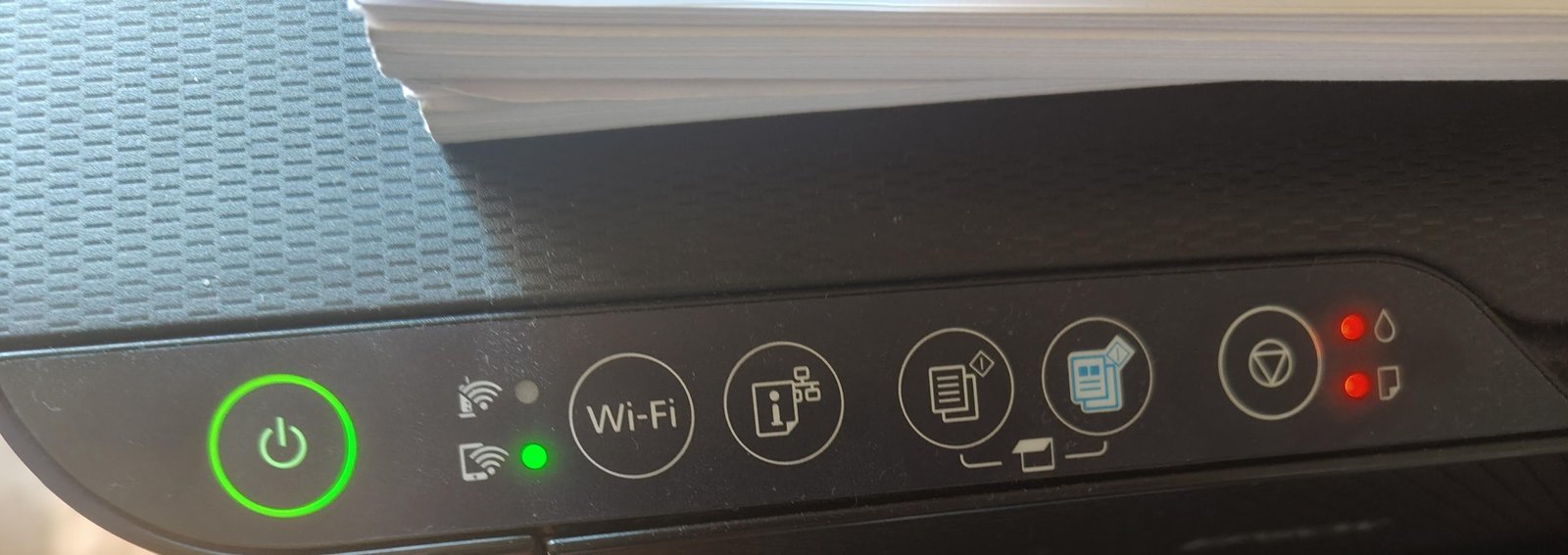 The printer control panel displays blinking red warning lights indicating a mechanical error.